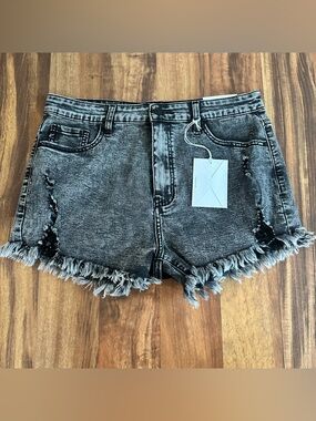 NWT KanCan Washed Black Distressed Frayed Hem Jean Shorts—XL